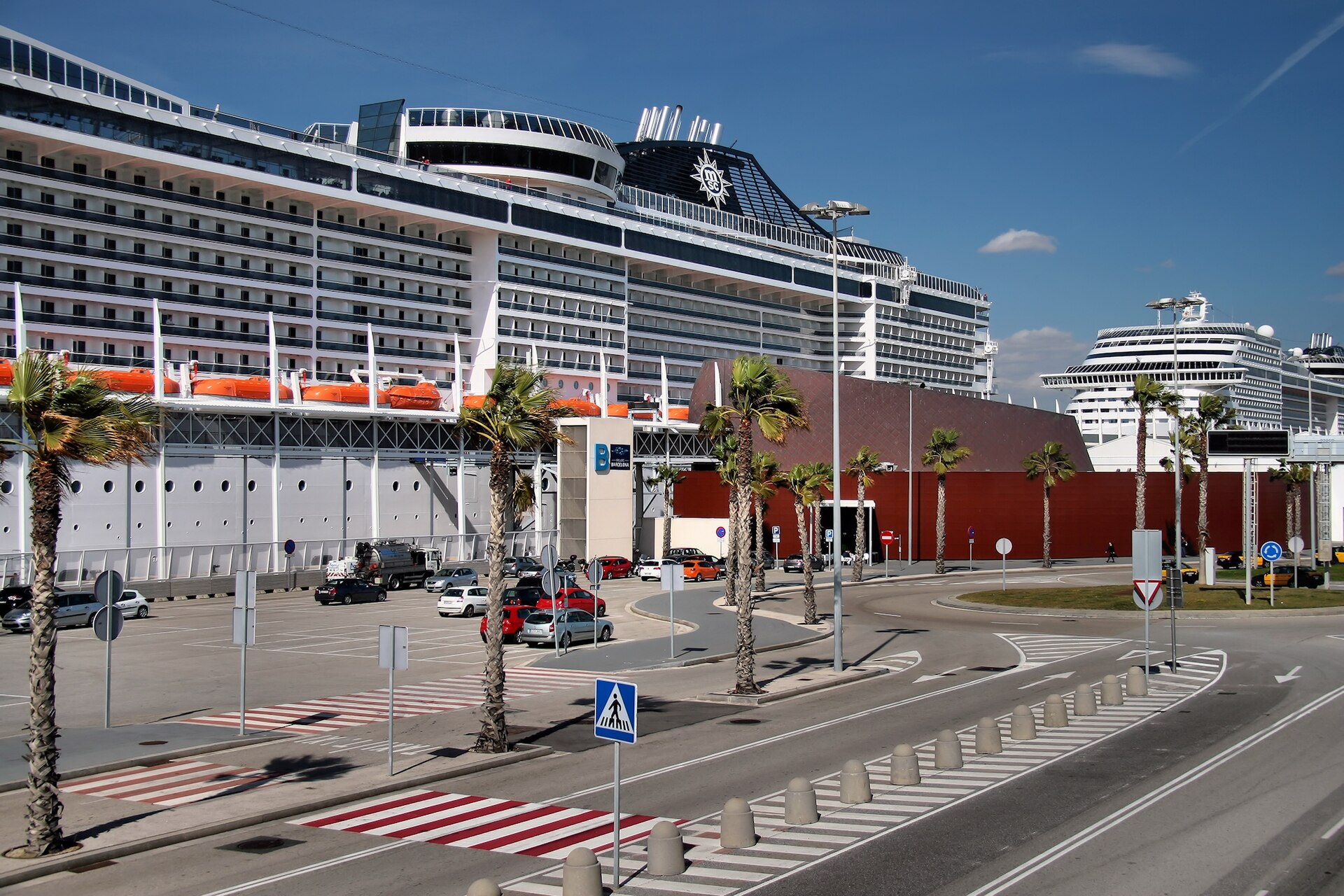 16 Euros, One Bonfire, Two Miles on Foot: The Morning Barcelona’s Cruise Port Was Cut Off