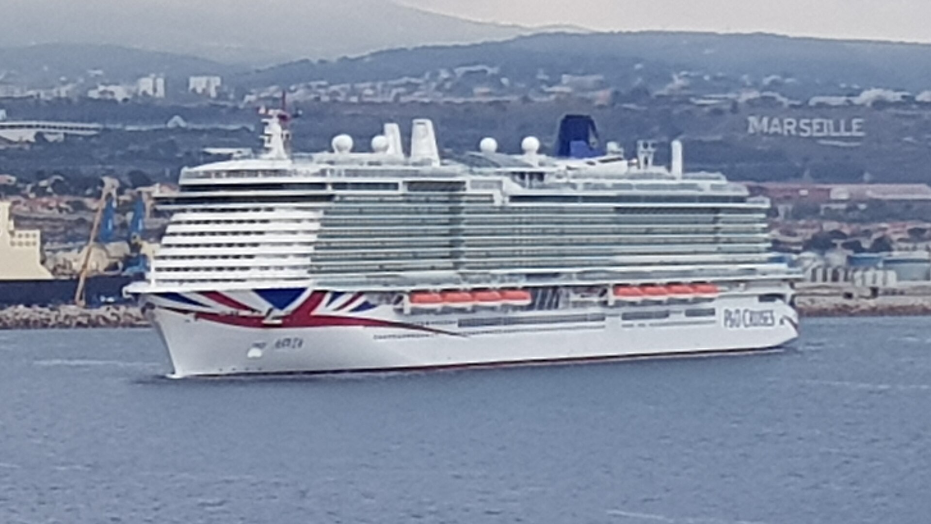 P&O Cruises' Arvia with its Union flag bow livery sailing out of Marseille